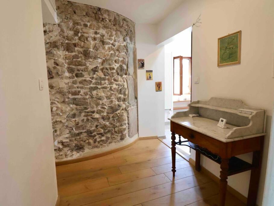 Les Hauts Du Chateau Chambéry Exterior foto